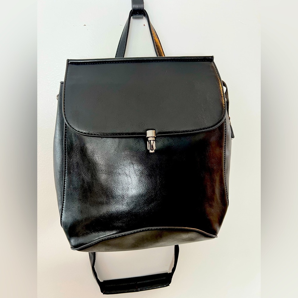 WINK KANGAROO Convertible Shoulder Bag/Back Pack Purse-Excellent Used Condition